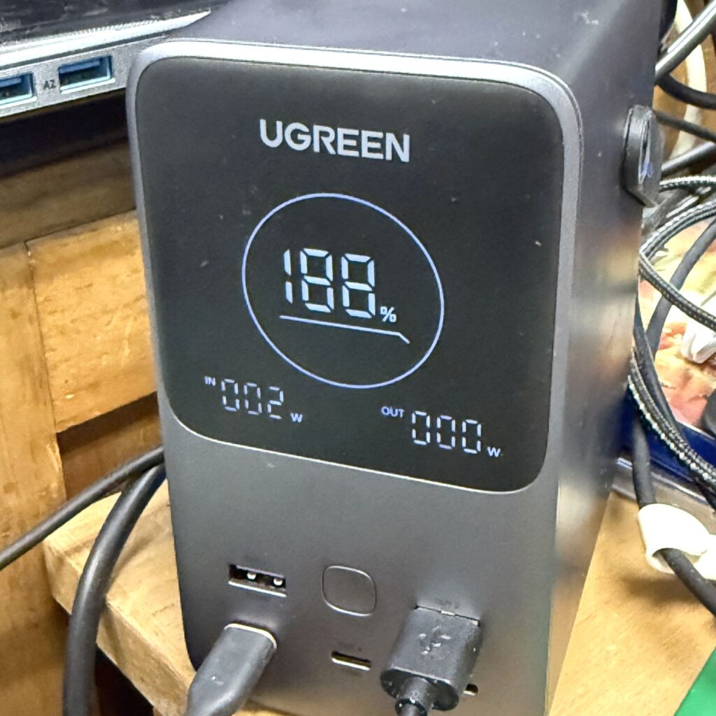 UGREEN Nexode 300W モバイルバッテリー（48,000mAh）が約1年で故障。実際に行った検証方法、不具合の様子、UGREENやAmazonへのサポート問い合わせ、さらに2年間保証の有効性について体験談を交えて解説します。